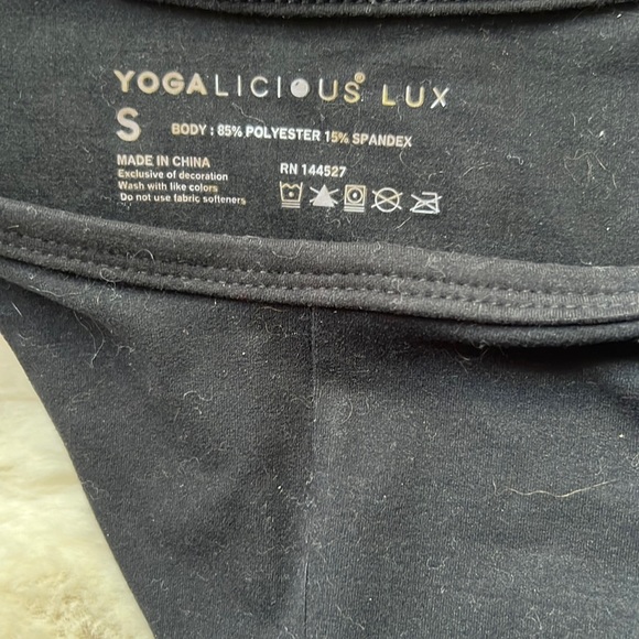 NWT Yogalicious Lux Black Crop Top Size Small - Picture 4 of 6